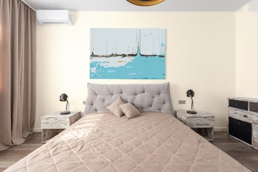 Bedroom wall in SW 6385 Dover White, RoomCalm visualizer preview (on-screen approximation)