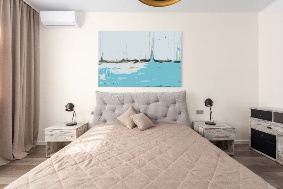 Bedroom wall in SW 7014 Eider White, RoomCalm visualizer preview (on-screen approximation)
